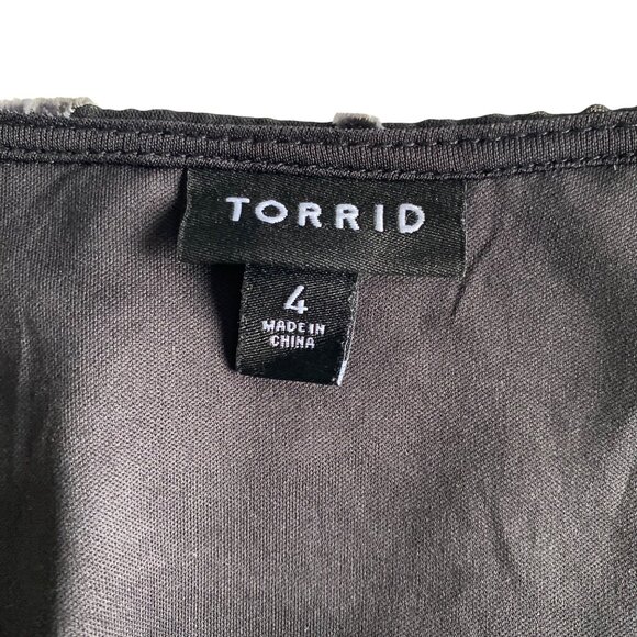 Torrid Peplum Velvet Burnout Surplice Short Sleeve Top Sz 4‎ - Picture 11 of 14